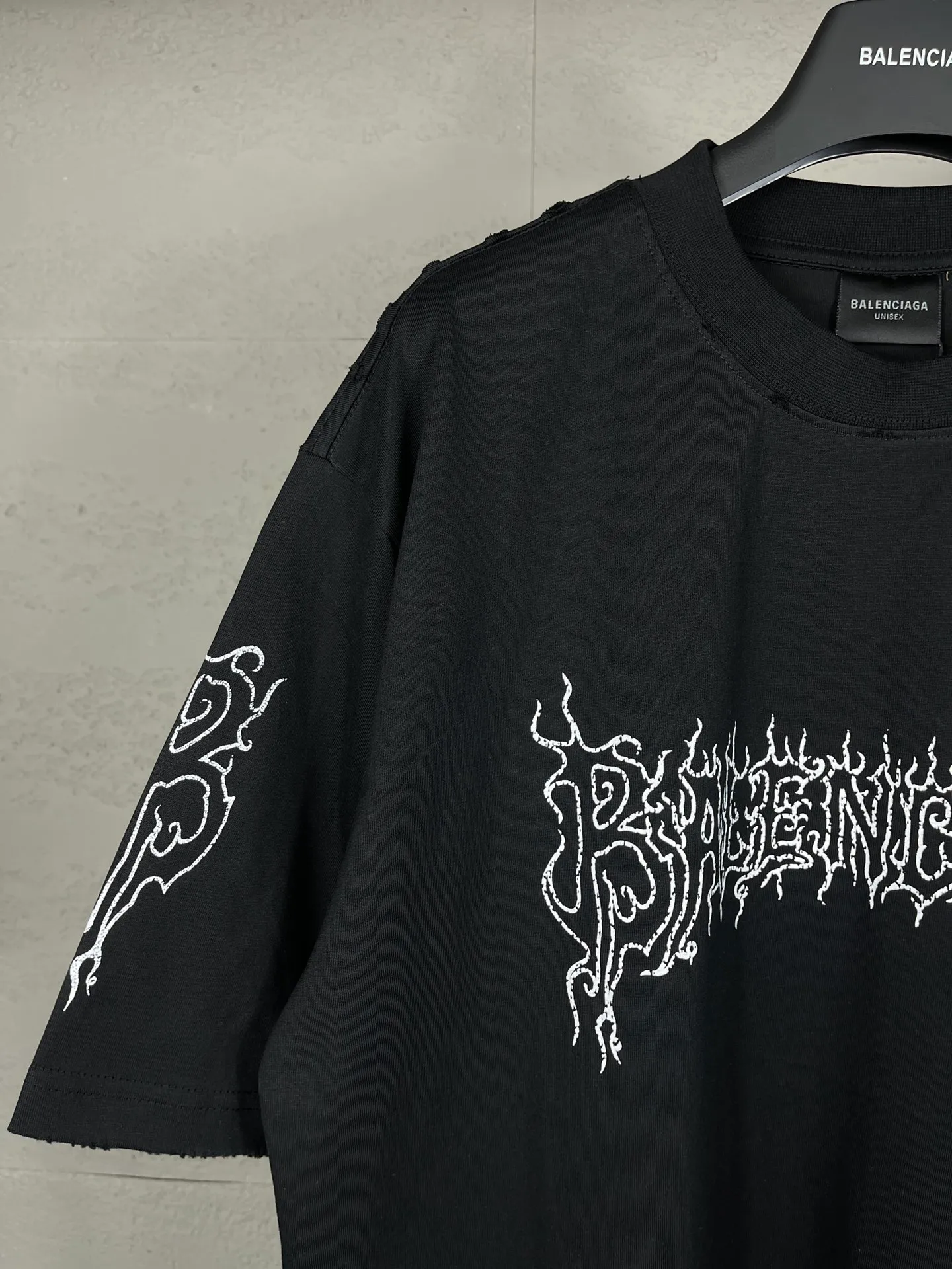 【 . Quality】BALENCI*GA/ .2024New Arrival LOGO T 。 . Authentic ， ！ ZP 。 260 ， . ， ，。 。Classic LOGO ， ， 。 . ， ， ， OS . Same Style ：BL 233303 ：Black，White，Yellow， Size：XS L